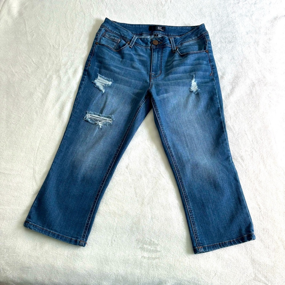 1822 Distressed capri cropped jeans size 8